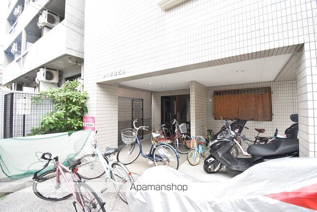 第11友建ビルの玄関写真
