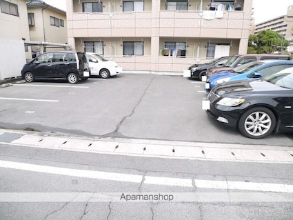 ラヴィアンローズ[1K/24.75m2]の駐車場