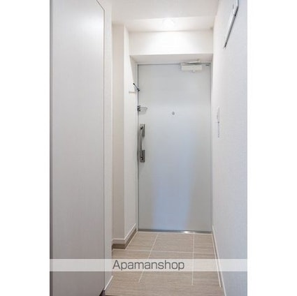 コンフォリア・リヴ北新宿[1K/25.05m2]の玄関