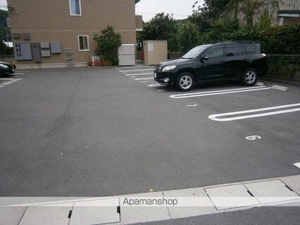 ラクス　コーフ[2LDK/68.74m2]の駐車場