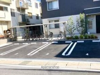 滋賀県大津市中庄１丁目[1LDK/42m2]の駐車場