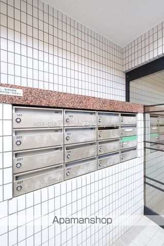 エマーユ新河岸の玄関写真