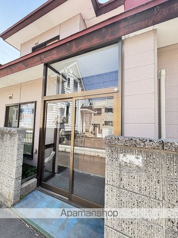 函館市電本線湯川線 深堀町駅 徒歩3分 2階建 築48年の玄関写真