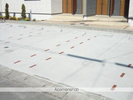 コンフォート　Ｙ[1LDK/53.36m2]の駐車場