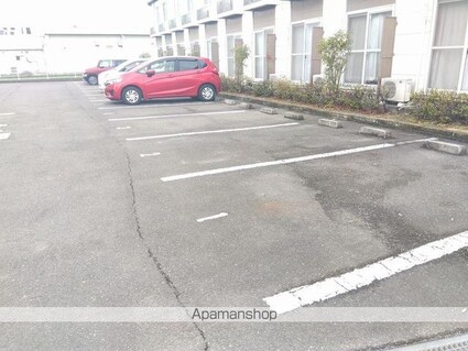 レオパレスルートイレブン[1K/22.35m2]の駐車場2