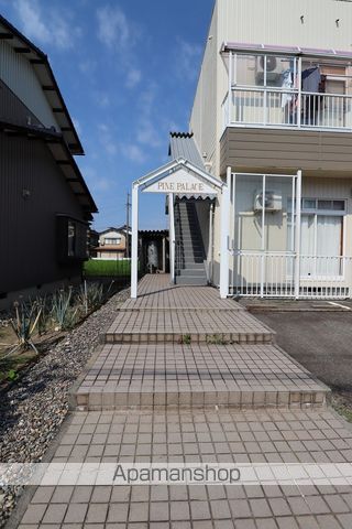 パインパレス本郷の玄関写真