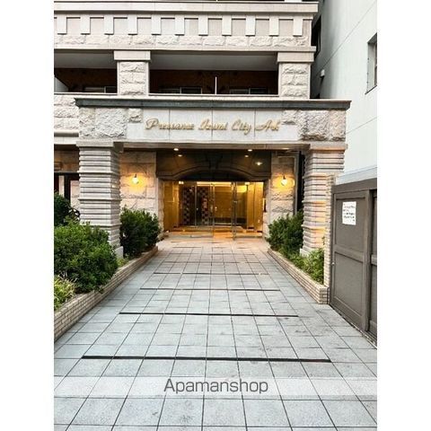 プレサンス泉シティアークの玄関写真