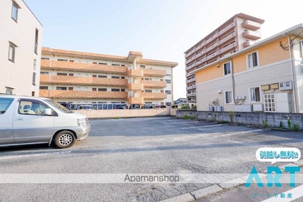 フィネス白石[3DK/58.64m2]の駐車場1