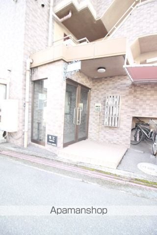 アークヒルズ西古松の玄関写真
