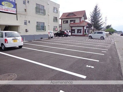 ソリッドリバーサイド松本[2LDK/58.87m2]の駐車場