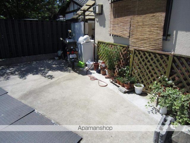 伴ハイツの玄関写真