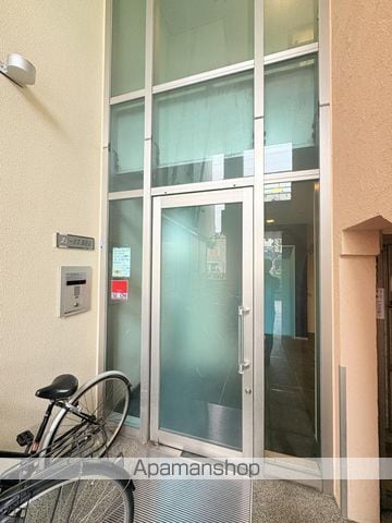 ステータス西田辺の玄関写真