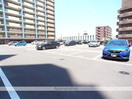 Ｒｉｏ　Ｇｒａｎｄｅ（リオ　グランデ）[1LDK/44.18m2]の駐車場2