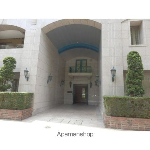 グランスイート明石町の玄関写真
