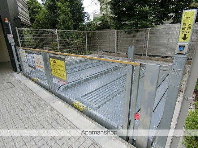 ＡＸＡＳ国分寺[1K/25.83m2]の駐車場