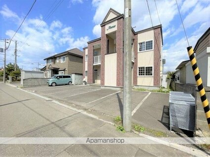 アベニュー[1DK/25.4m2]の駐車場2