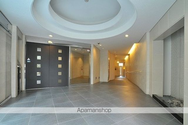 グランルージュ谷町六丁目の玄関写真
