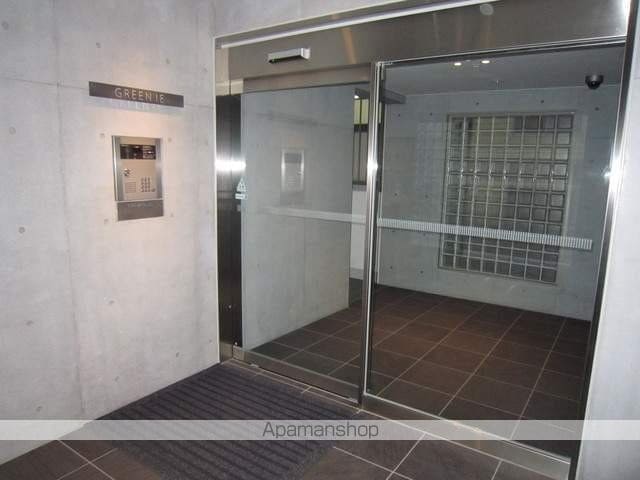 グリーニエ西新宿の玄関写真