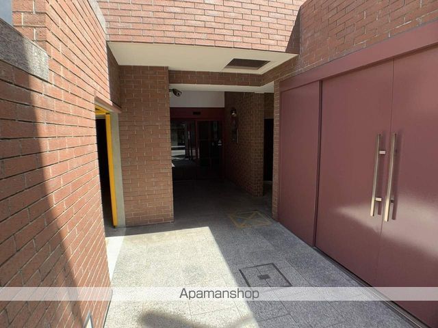 ドゥーエ江坂IIIの玄関写真