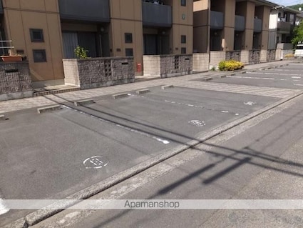 メゾン・ブランシェ　Ａ棟[3LDK/82.68m2]の駐車場