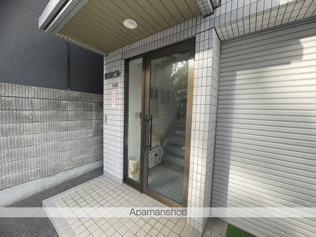 佐伯ビルの玄関写真