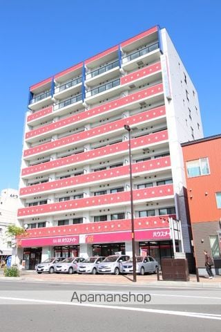 赤いマンション北大前の外観写真
