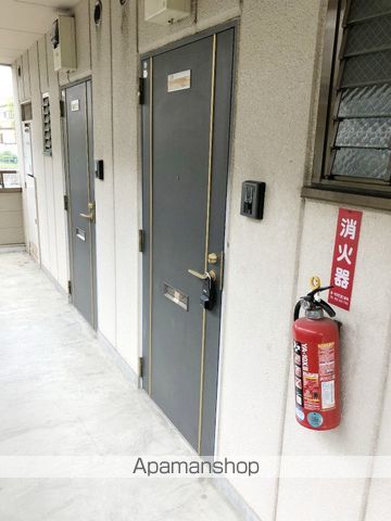 ラフィーネ高野の玄関写真