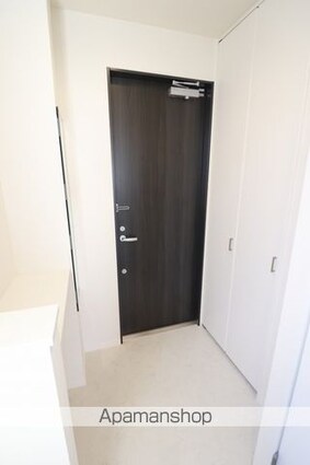 Ｌｕｍｉｅｒｅ　ｄｕ　ｓｏｌｅｉｌ[2LDK/60.23m2]の玄関