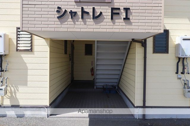 シャトレF Iの玄関写真