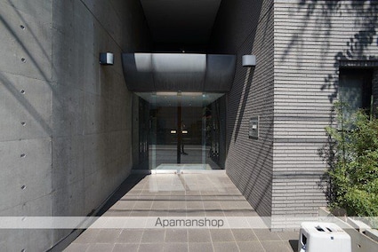 ジオ市谷仲之町[2LDK/63.24m2]のエントランス1