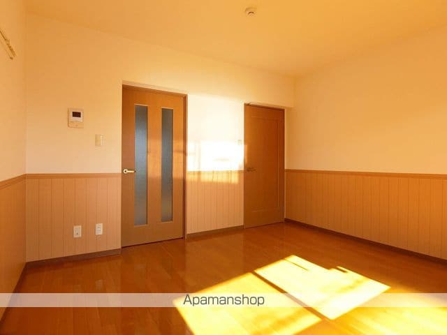 袋井市 3階建 築18年の内装写真