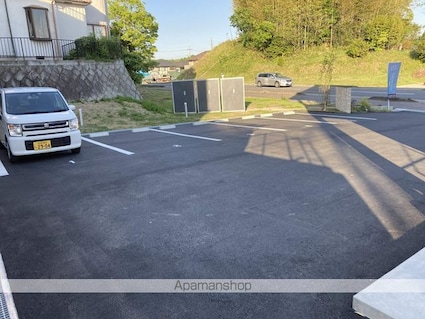 ビエノス下田[1R/31.45m2]の駐車場