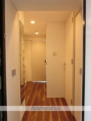 ＺＯＯＭ新宿西落合[2K/30.42m2]の玄関