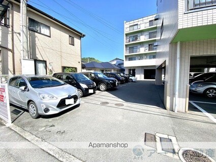 ハピネスイン１[1R/27.5m2]の駐車場3