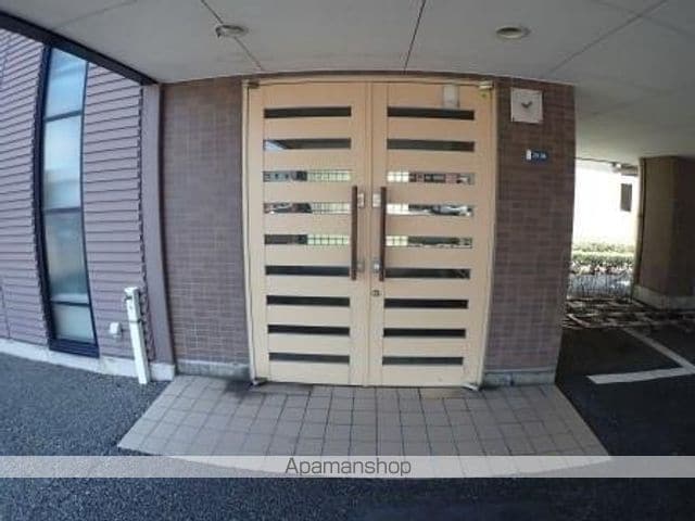 ラテール近江の玄関写真