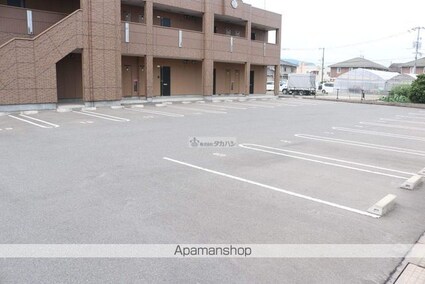 アヴァンセ[1LDK/36m2]の駐車場2