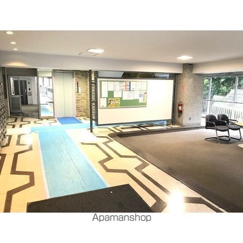 マンション雅叙苑1号棟の外観写真
