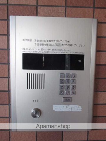 グローバルスリーの玄関写真