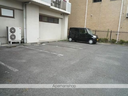 宇野ビル[1R/29.7m2]の駐車場2