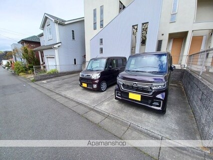 レイナスＡ棟[2LDK/55.9m2]の駐車場