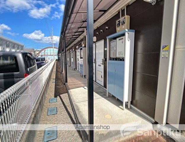 レオパレスグランド カメリアIIIの玄関写真