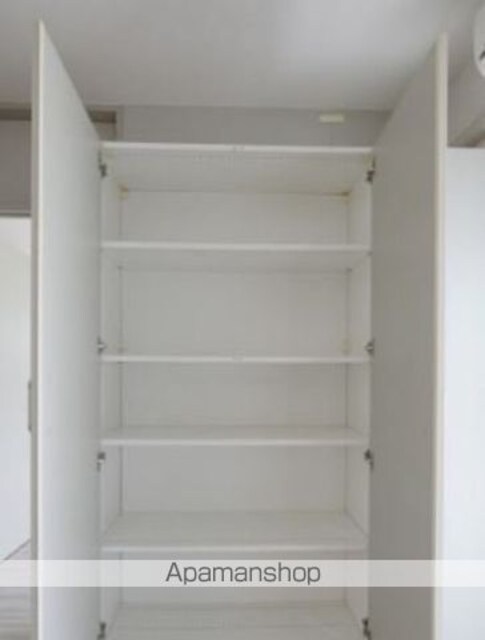 東映市ケ谷マンション[1LDK/50.41m2]の収納