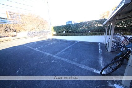 ルピナス１０[1K/25.92m2]の駐車場