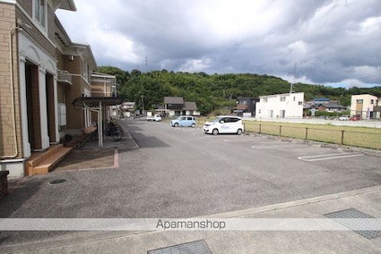 コントラーダＡ[1LDK/45.72m2]の駐車場
