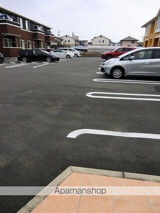 シルバーストン　Ⅲ[2LDK/64.51m2]の駐車場