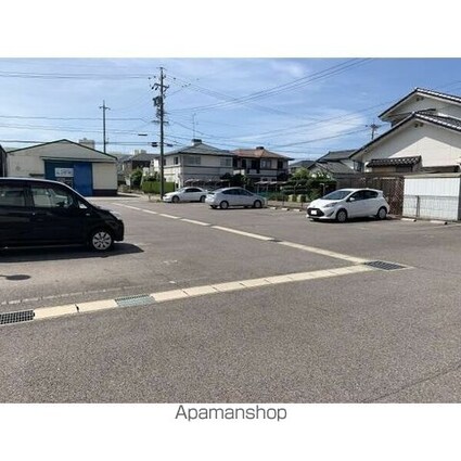 Ｐｌａｎｄｏｒ　Ｏｎｅ[2LDK/67.7m2]の駐車場1
