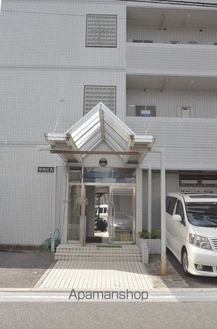 今本ビルの玄関写真