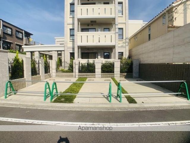 カールスルーエ吉祥寺[1LDK/40.46m2]の駐車場2