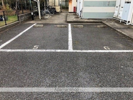 レオパレス前ヶ崎[1K/26.08m2]の駐車場1
