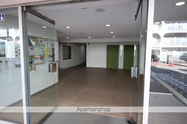 日商岩井箕面ハイツC棟の玄関写真